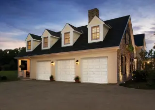 Model 8500 — Classic Steel (R-16.22) garage door