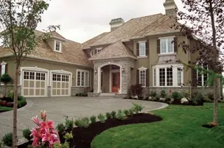 StyleView™ — Aluminum Full-View garage door