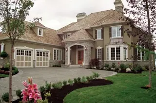 StyleView™ — Aluminum Full-View garage door